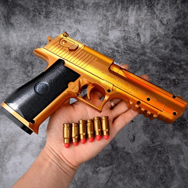 Trên tay súng Desert Eagle bắn đạn xốp